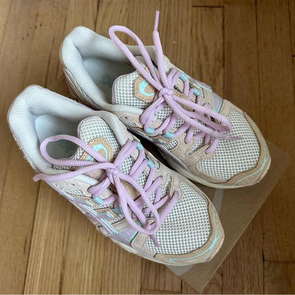 ASICS GEL NIMBUS 9 SNEAKERS IN CREAM AND BARELY ROSE - Picture 6 of 9